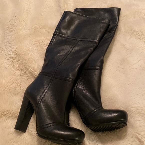 Black leather butter soft boots - Picture 1 of 8